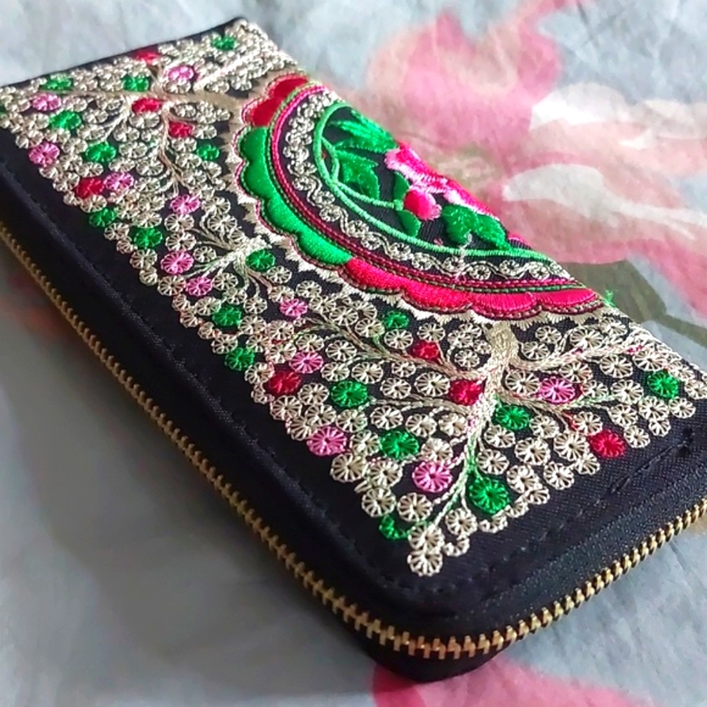 NWOT Chinese Floral Zip-up Wallet